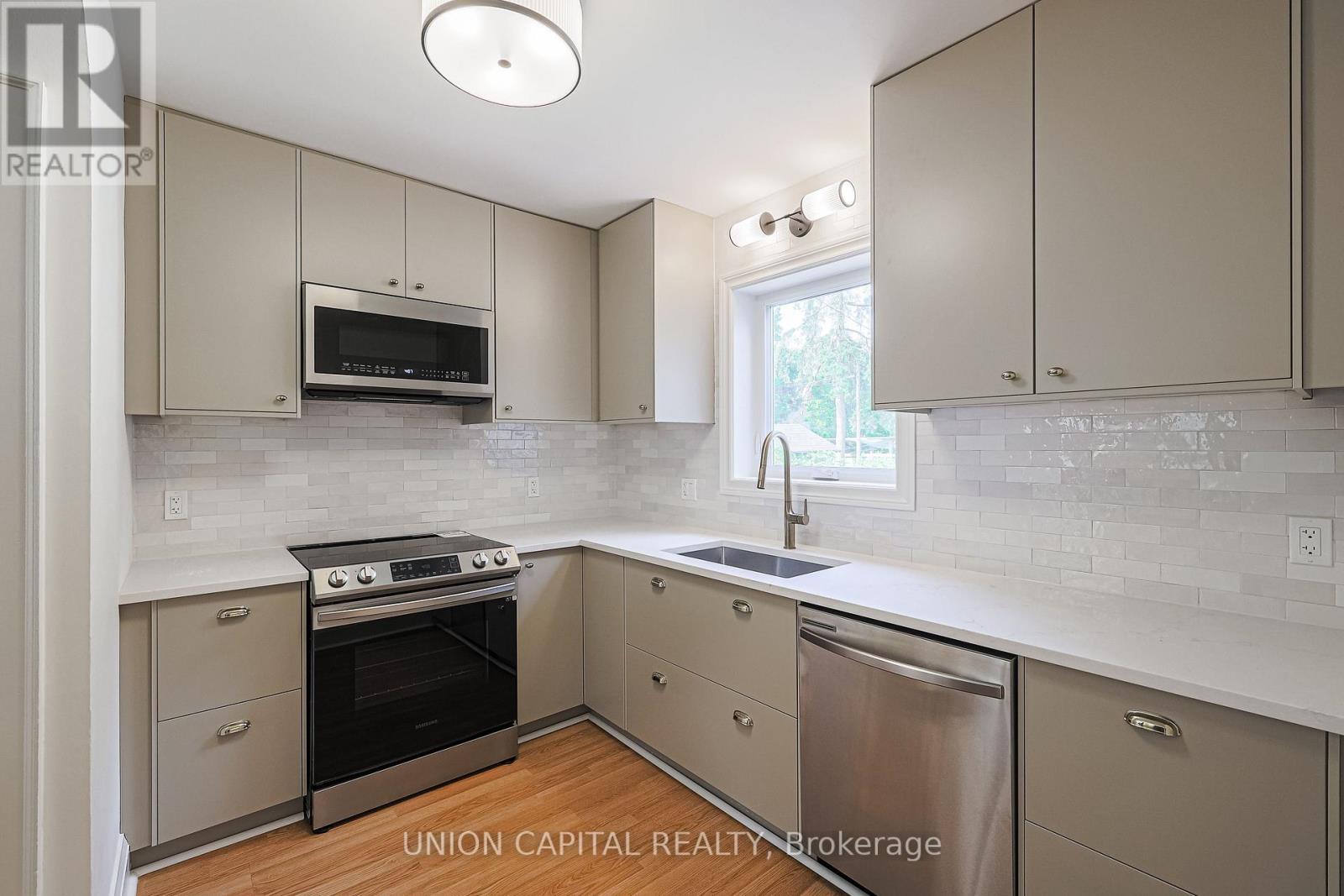1064 Royal York Road, Toronto, Ontario  M8X 2G7 - Photo 9 - W12291823