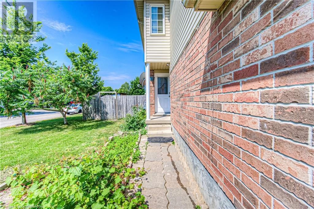 Property at 40 RED CLOVER Crescent image 4