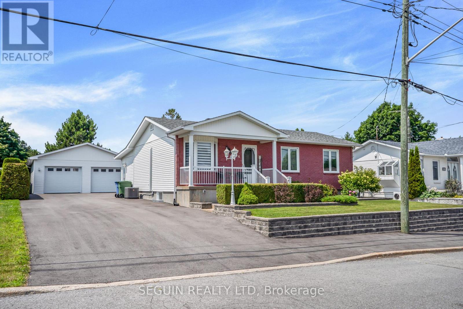114 STANLEY AVENUE, Champlain, Ontario