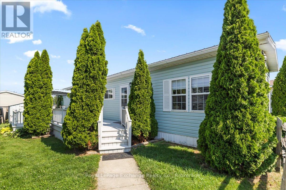 70 Applewood Boulevard, Kincardine, Ontario  N0G 2T0 - Photo 3 - X12292102
