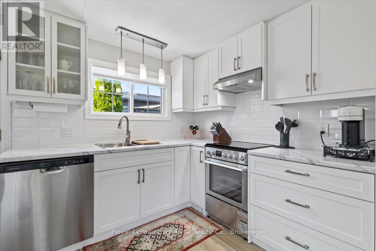 70 Applewood Boulevard, Kincardine, Ontario  N0G 2T0 - Photo 7 - X12292102
