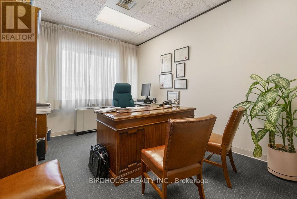 205 - 189 Kent Street W, Kawartha Lakes, Ontario  K9V 5G6 - Photo 10 - X12292172