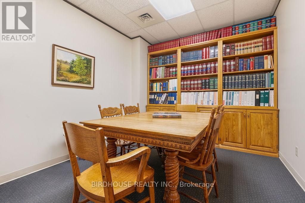 205 - 189 Kent Street W, Kawartha Lakes, Ontario  K9V 5G6 - Photo 4 - X12292172