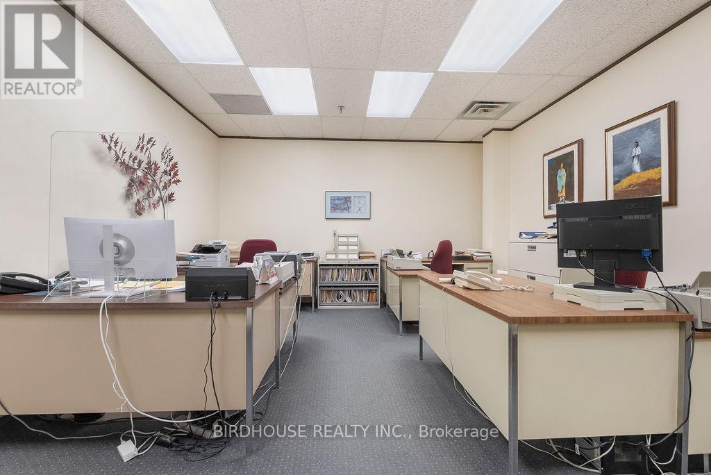 205 - 189 Kent Street W, Kawartha Lakes, Ontario  K9V 5G6 - Photo 5 - X12292172