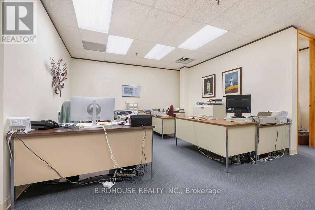 205 - 189 Kent Street W, Kawartha Lakes, Ontario  K9V 5G6 - Photo 7 - X12292172