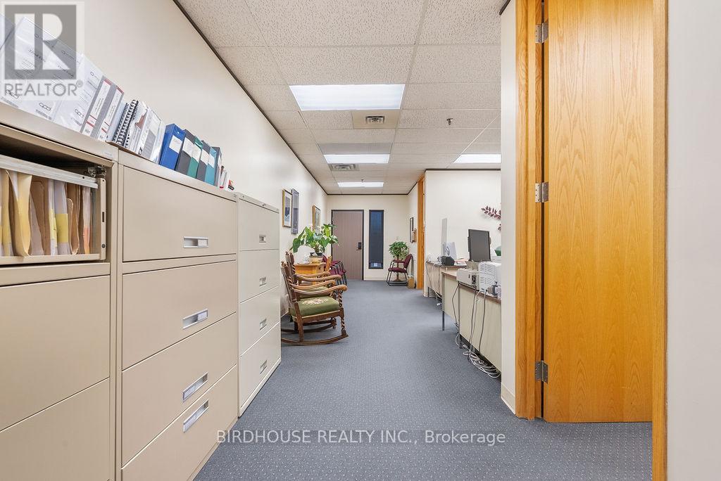 205 - 189 Kent Street W, Kawartha Lakes, Ontario  K9V 5G6 - Photo 8 - X12292172