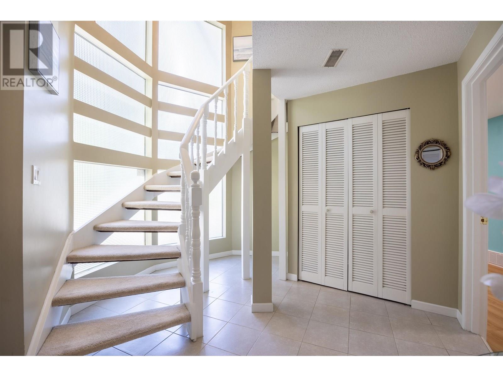 Property at 528 ASCOT STREET image 4