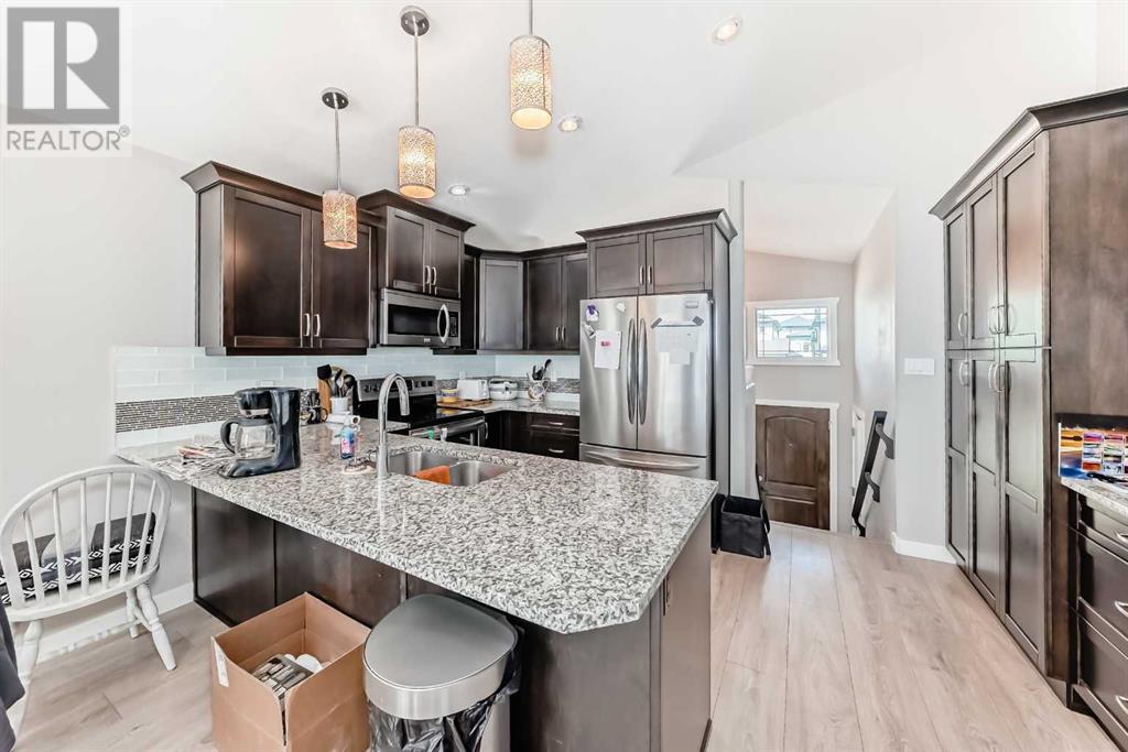 Property at 612 AQUITANIA Boulevard W image 4