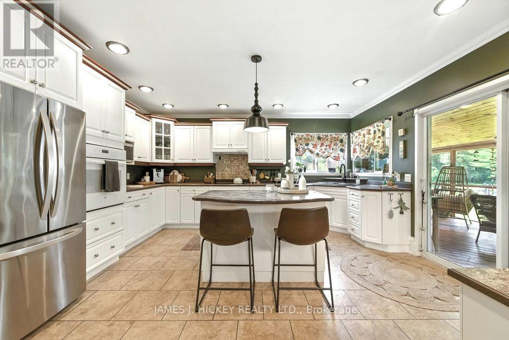 1077 Allan Road, Laurentian Hills, Ontario  K0J 1P0 - Photo 10 - X12292083