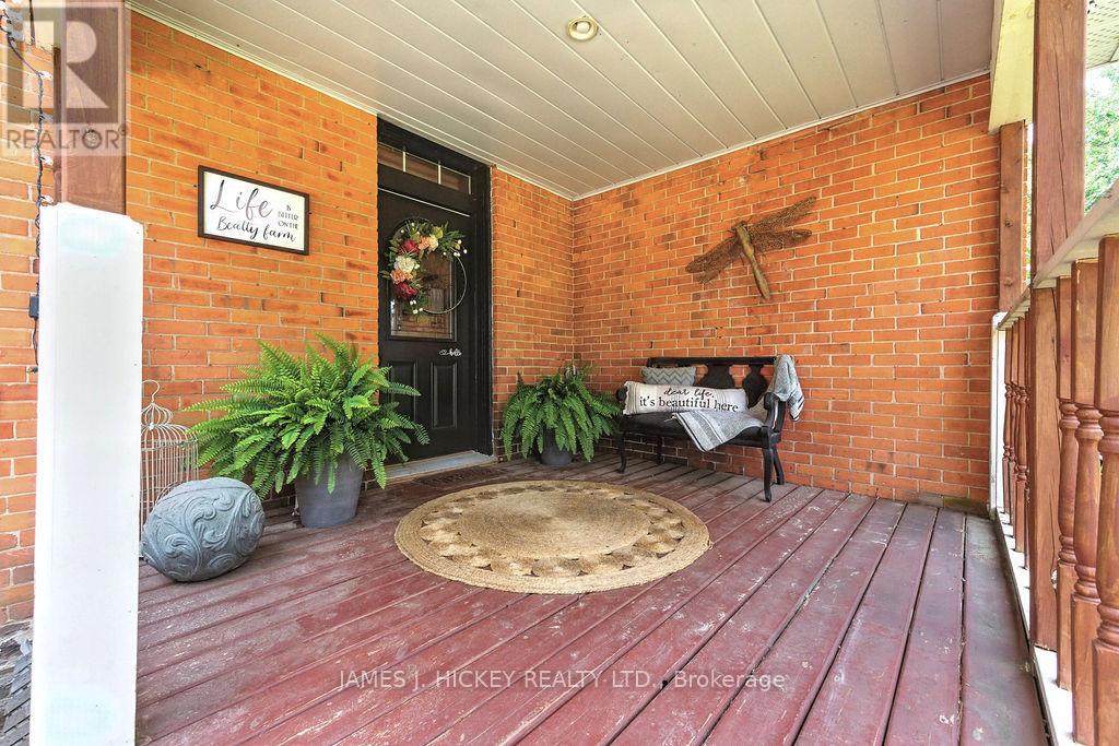 1077 Allan Road, Laurentian Hills, Ontario  K0J 1P0 - Photo 2 - X12292083