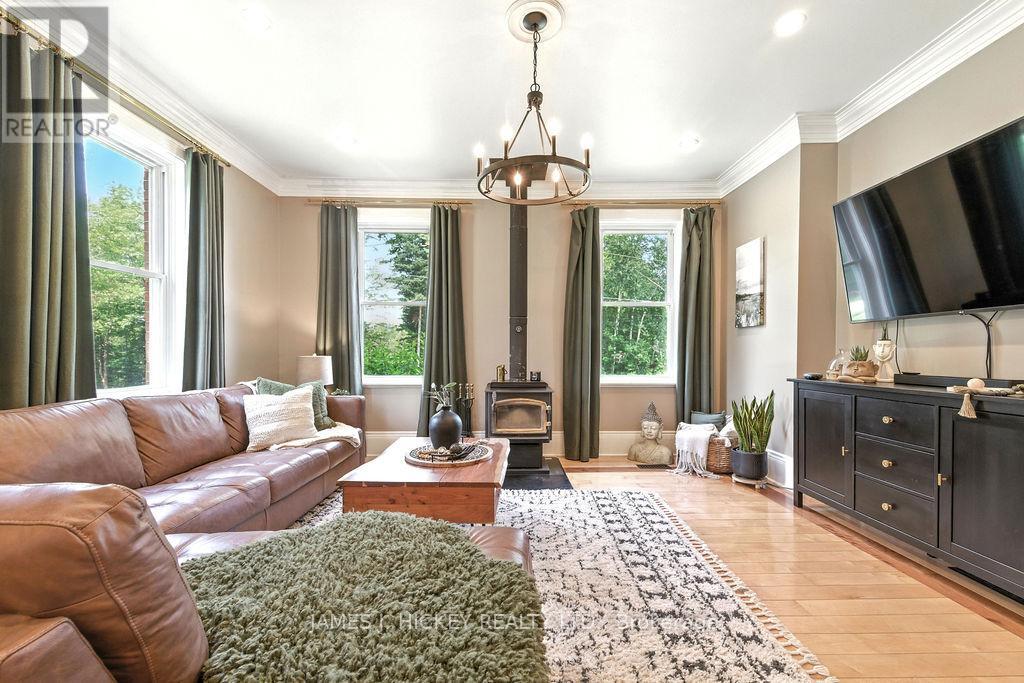 1077 Allan Road, Laurentian Hills, Ontario  K0J 1P0 - Photo 4 - X12292083