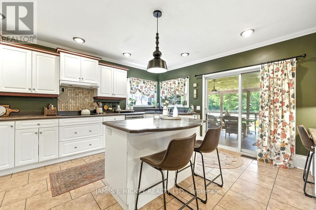 1077 Allan Road, Laurentian Hills, Ontario  K0J 1P0 - Photo 8 - X12292083