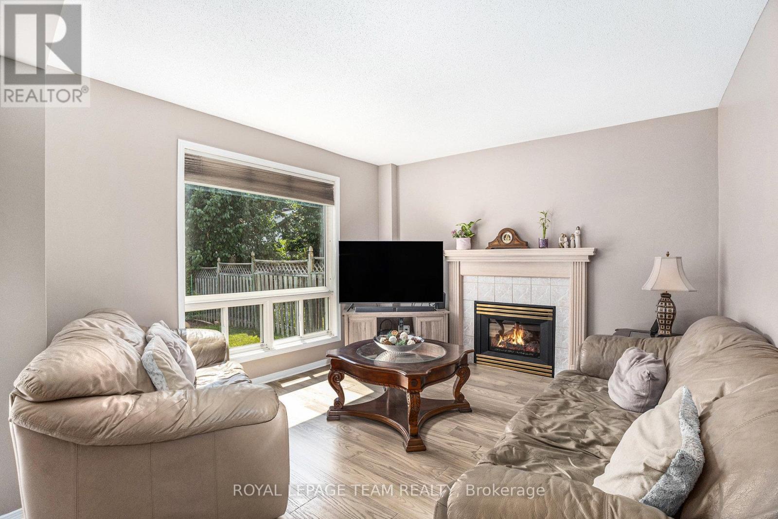 Property at 36 NAKOTA WAY image 4
