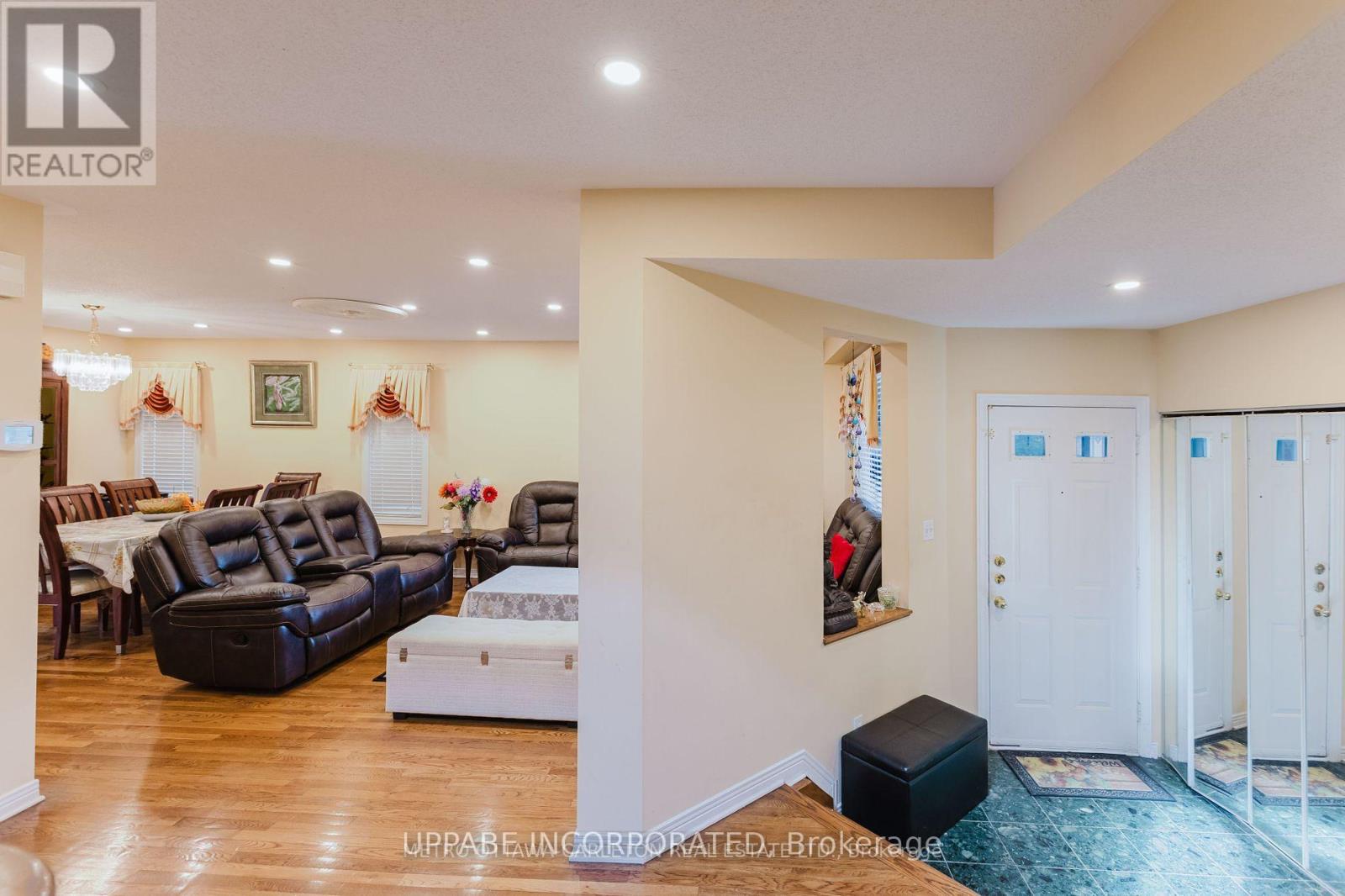 28 Armagh Way, Ottawa, Ontario  K2J 4C3 - Photo 5 - X12292197