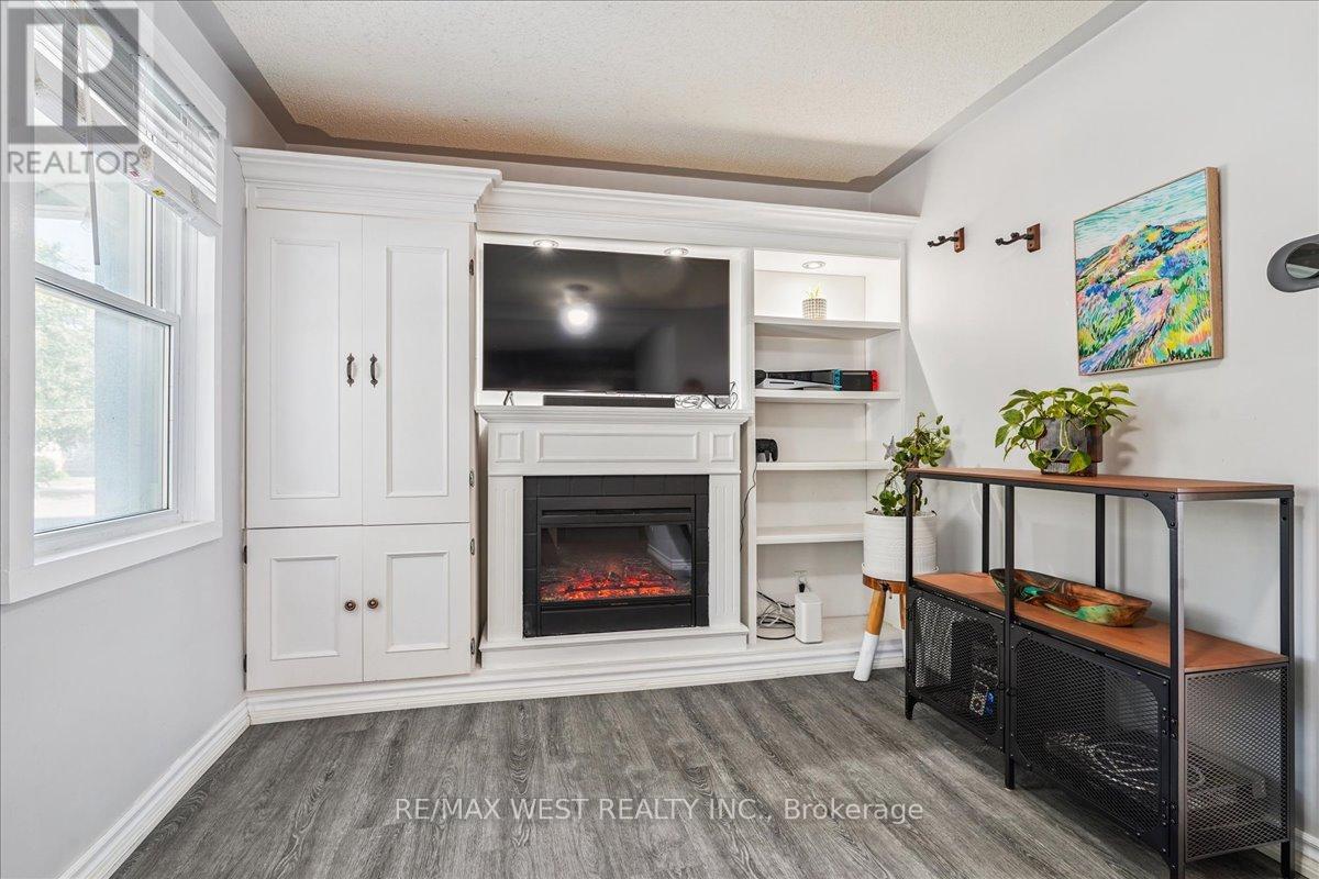 Property at 301 OSHAWA BOULEVARD S image 3