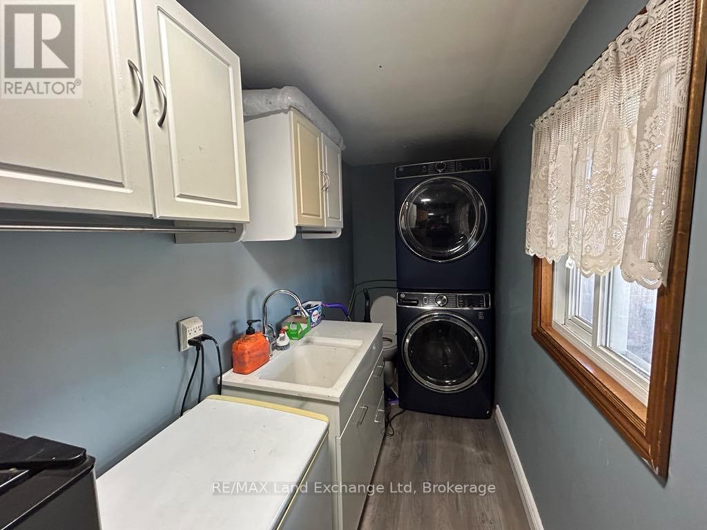 1041 Main Street, Howick, Ontario  N0G 2X0 - Photo 14 - X12292202