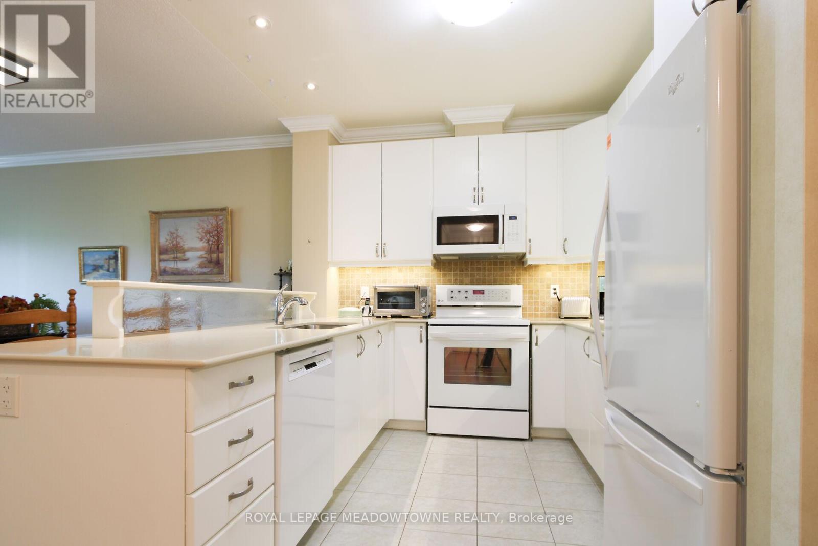 318 - 33 Whitmer Street, Milton, Ontario  L9T 8P9 - Photo 6 - W12292038