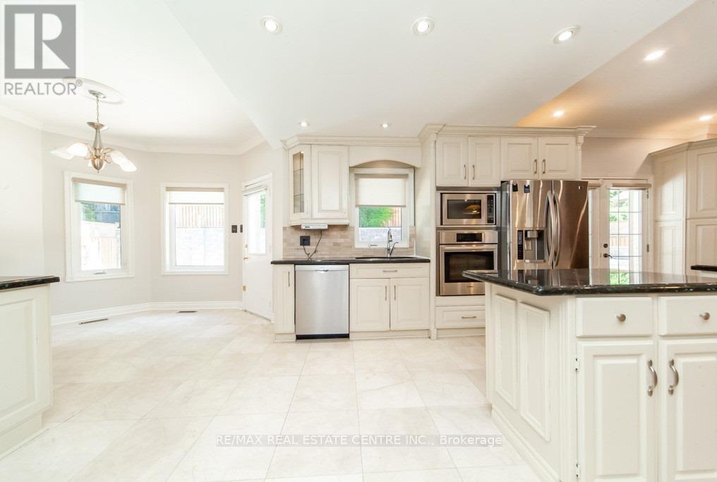 1714 Covington Terrace, Mississauga, Ontario  L5M 3M4 - Photo 11 - W12292058