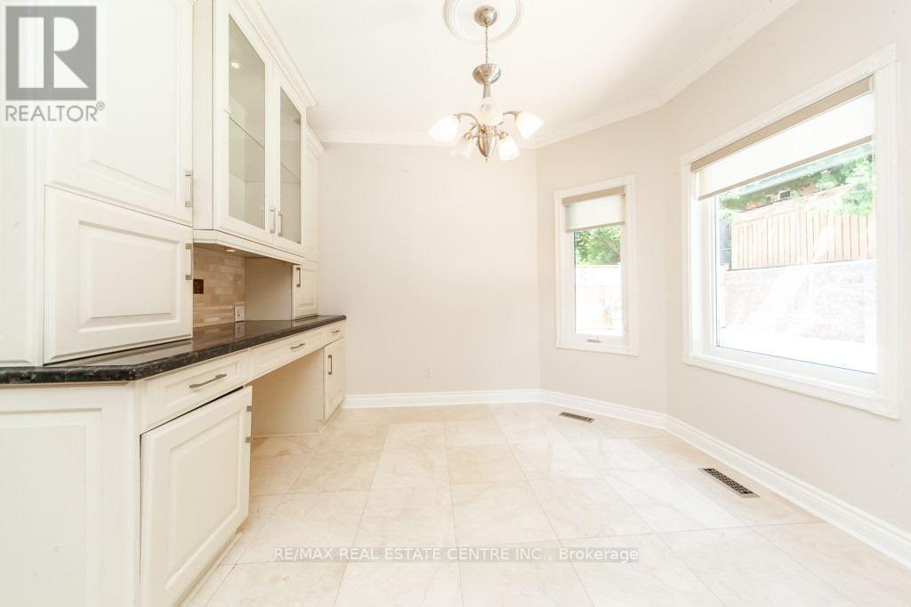 1714 Covington Terrace, Mississauga, Ontario  L5M 3M4 - Photo 12 - W12292058