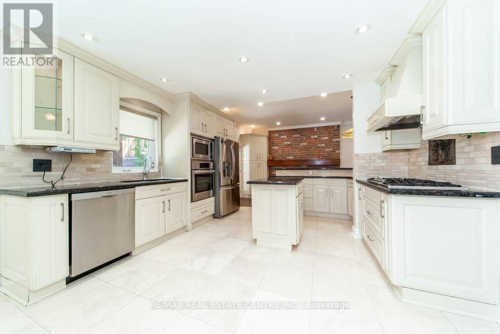 1714 Covington Terrace, Mississauga, Ontario  L5M 3M4 - Photo 13 - W12292058