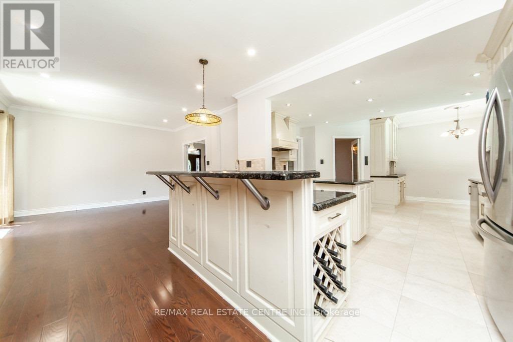 1714 Covington Terrace, Mississauga, Ontario  L5M 3M4 - Photo 15 - W12292058