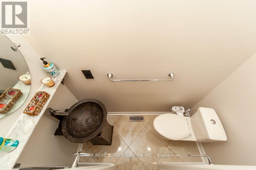 1714 Covington Terrace, Mississauga, Ontario  L5M 3M4 - Photo 18 - W12292058