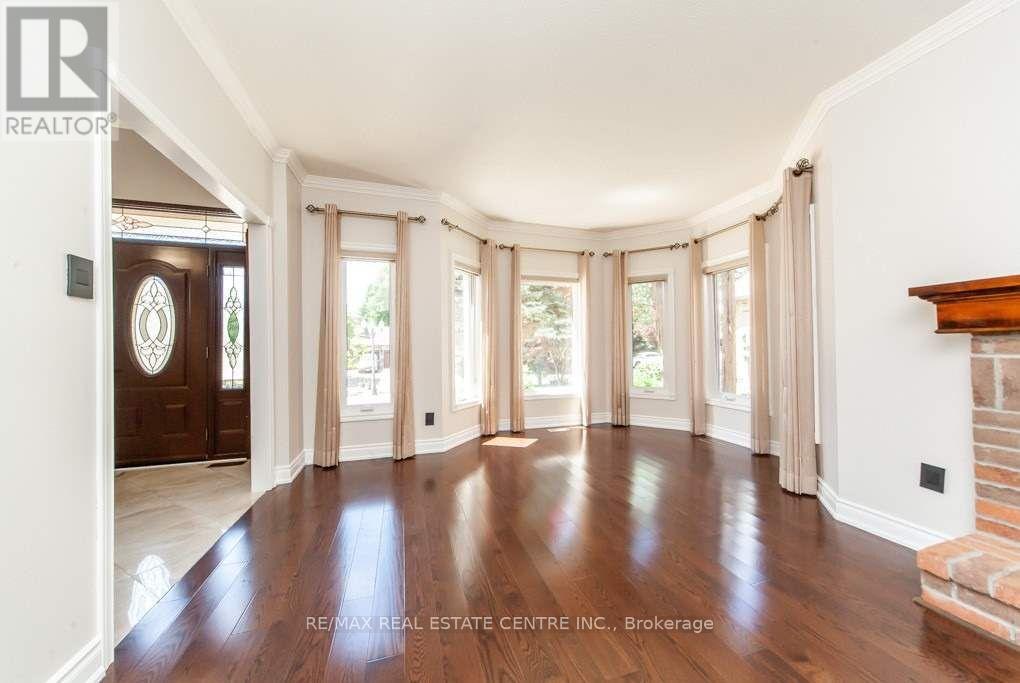 1714 Covington Terrace, Mississauga, Ontario  L5M 3M4 - Photo 7 - W12292058