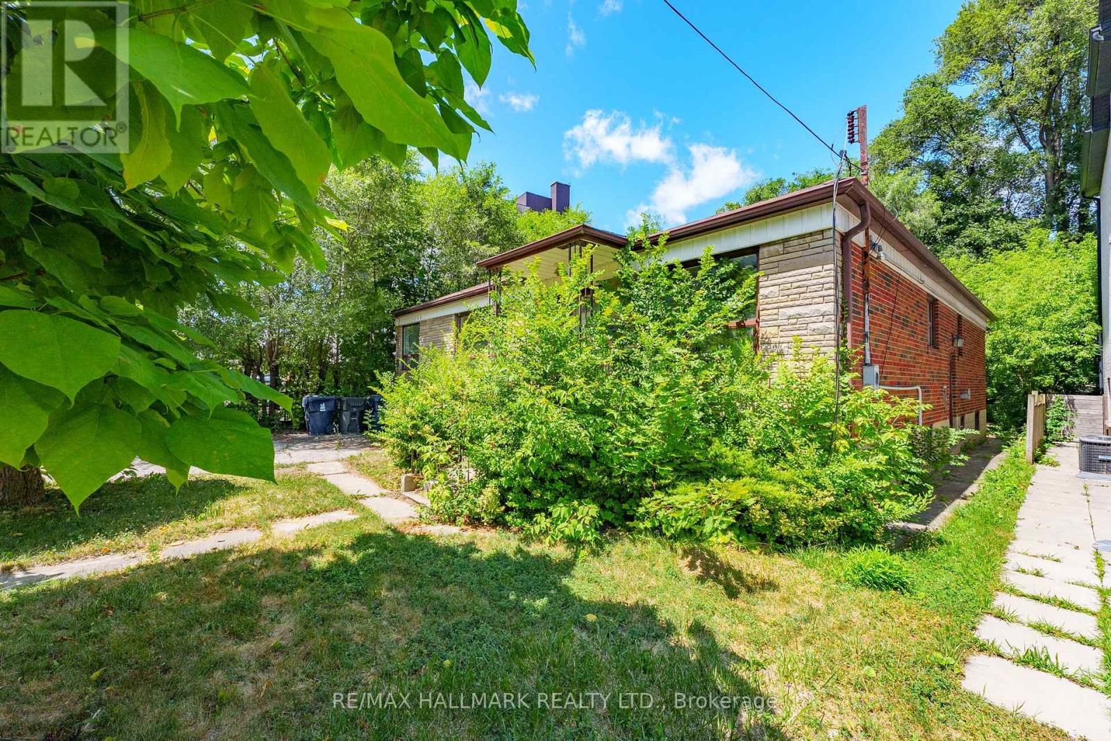146 Bannockburn Avenue, Toronto, Ontario  M5M 2N5 - Photo 11 - C12273104