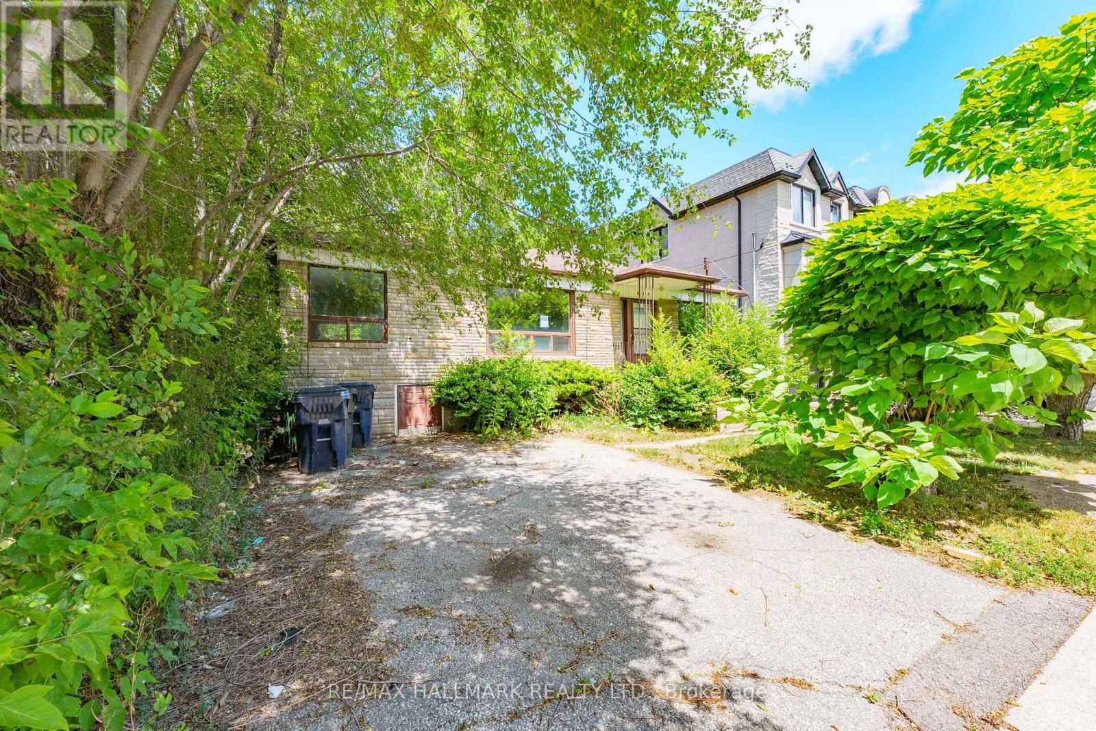 146 Bannockburn Avenue, Toronto, Ontario  M5M 2N5 - Photo 9 - C12273104