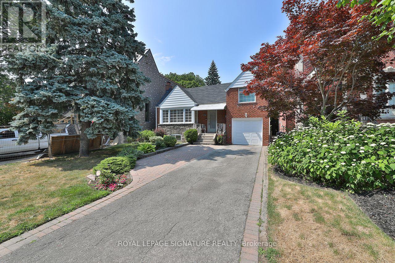 Property at 590 CASTLEFIELD AVENUE image 3