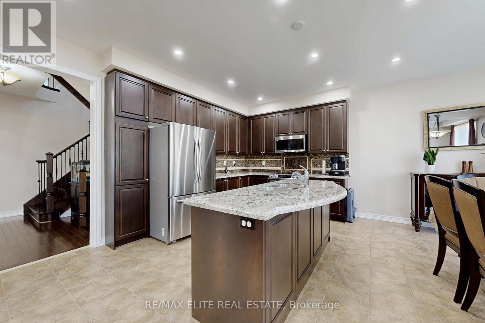 1226 Atkins Drive, Newmarket (Stonehaven-Wyndham), Ontario  L3X 0C8 - Photo 11 - N12292097