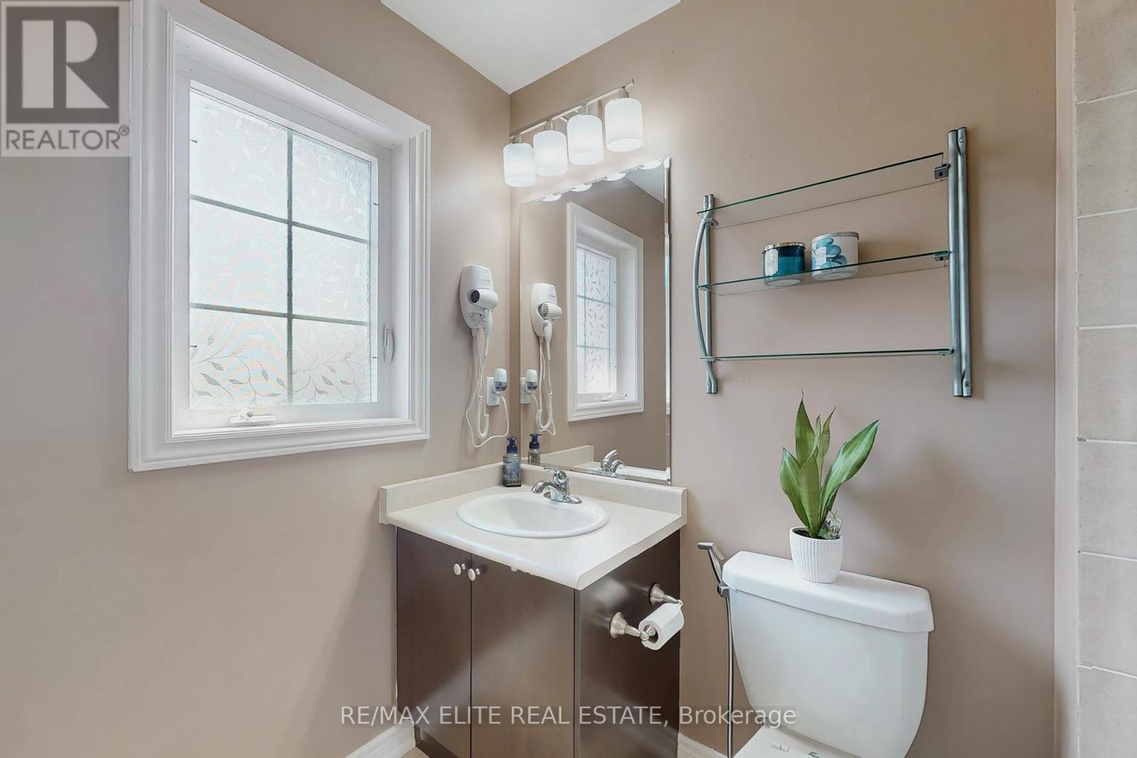 1226 Atkins Drive, Newmarket (Stonehaven-Wyndham), Ontario  L3X 0C8 - Photo 28 - N12292097