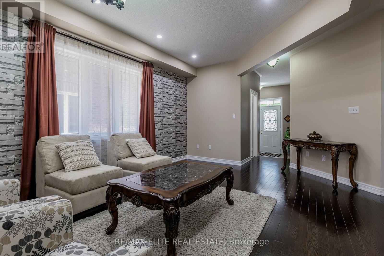 1226 Atkins Drive, Newmarket (Stonehaven-Wyndham), Ontario  L3X 0C8 - Photo 6 - N12292097