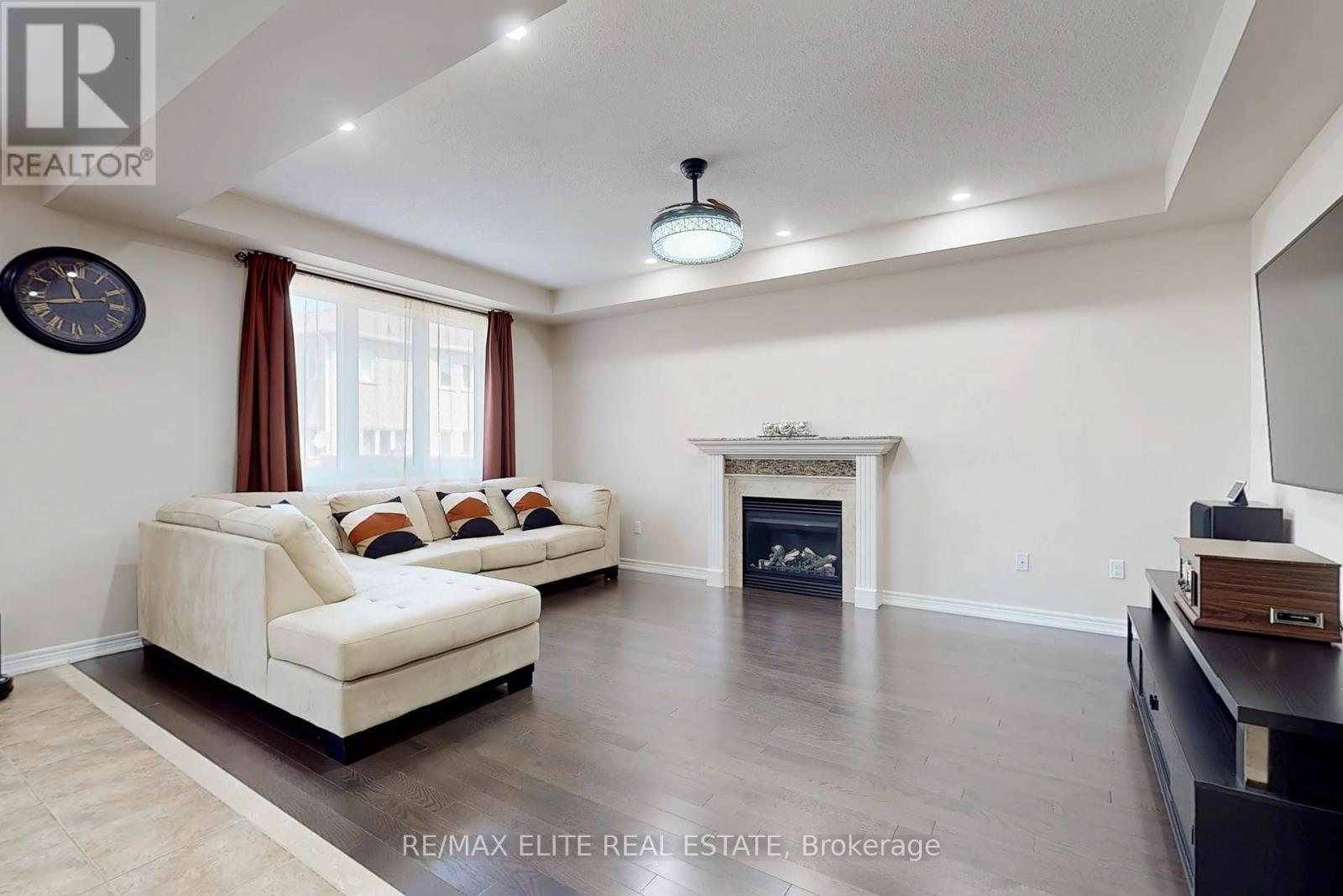 1226 Atkins Drive, Newmarket (Stonehaven-Wyndham), Ontario  L3X 0C8 - Photo 7 - N12292097