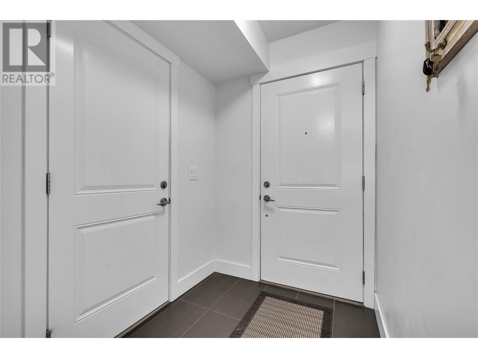 Property at 600 Sherwood Road Unit# 55 image 2