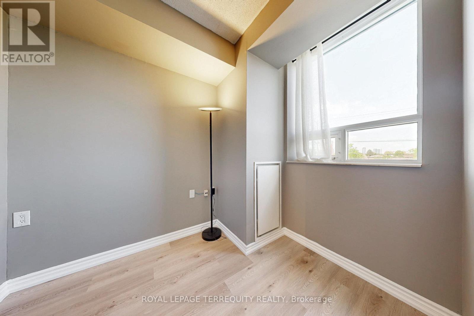 402 - 200 Burnhamthorpe Road E, Mississauga, Ontario  L5A 4L4 - Photo 16 - W12292108