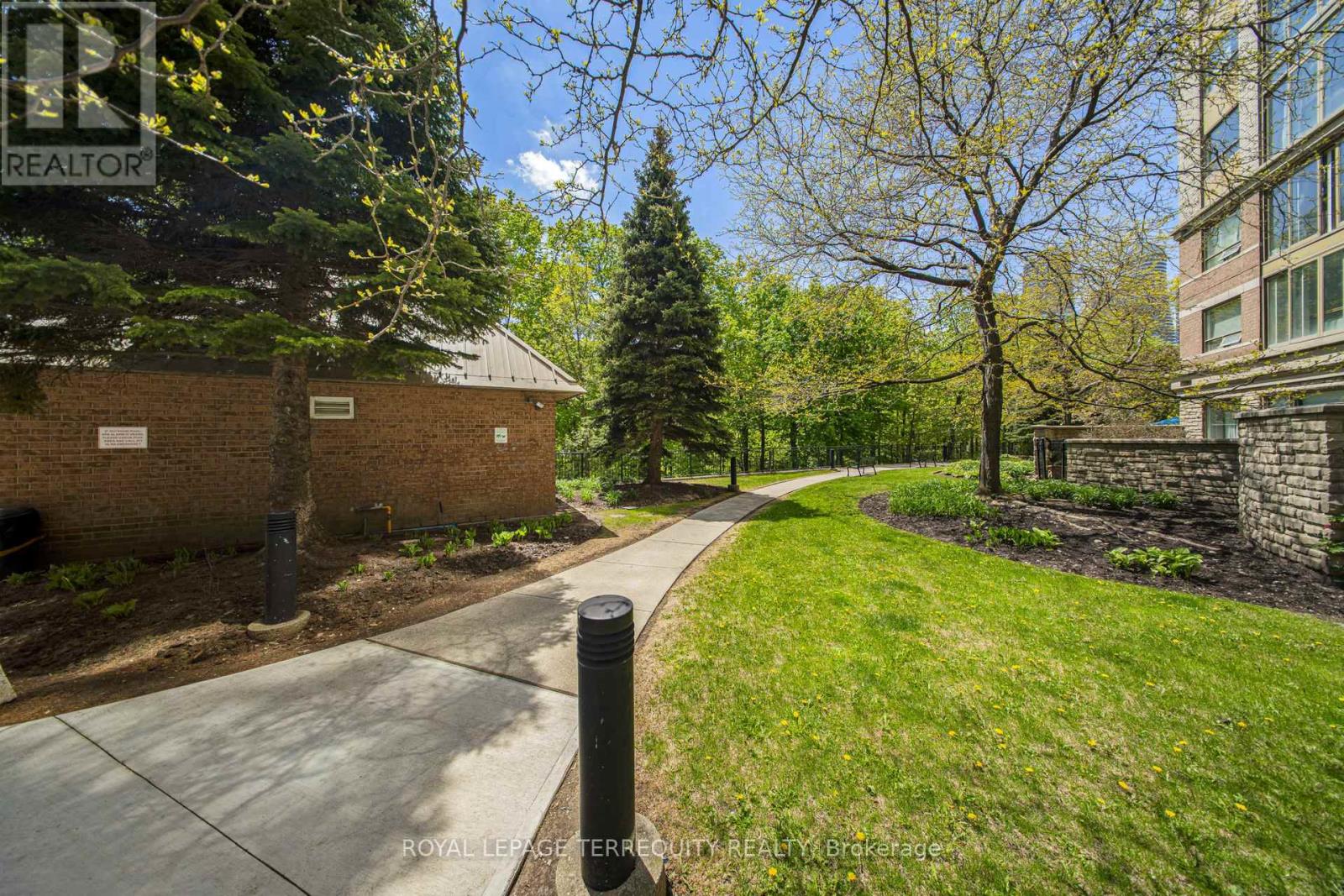 402 - 200 Burnhamthorpe Road E, Mississauga, Ontario  L5A 4L4 - Photo 25 - W12292108