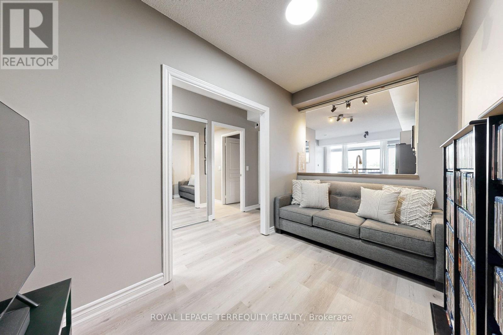 402 - 200 Burnhamthorpe Road E, Mississauga, Ontario  L5A 4L4 - Photo 7 - W12292108