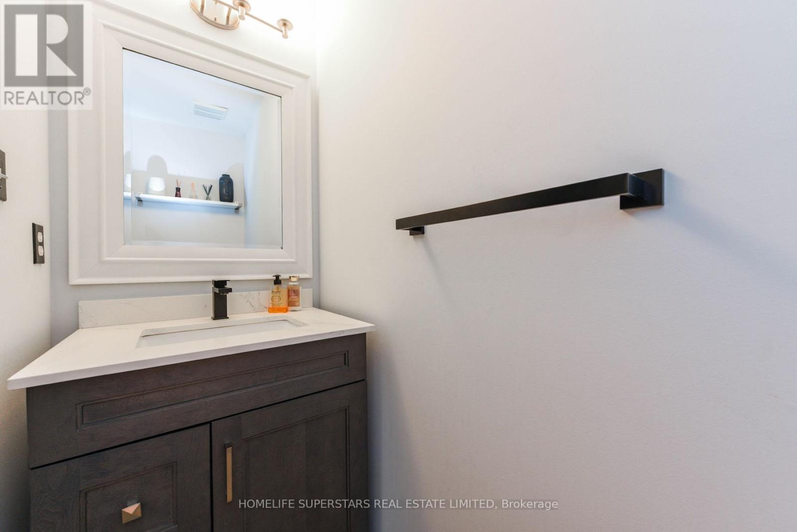 3856 Brinwood Gate, Mississauga, Ontario  L5M 7H2 - Photo 14 - W12292132