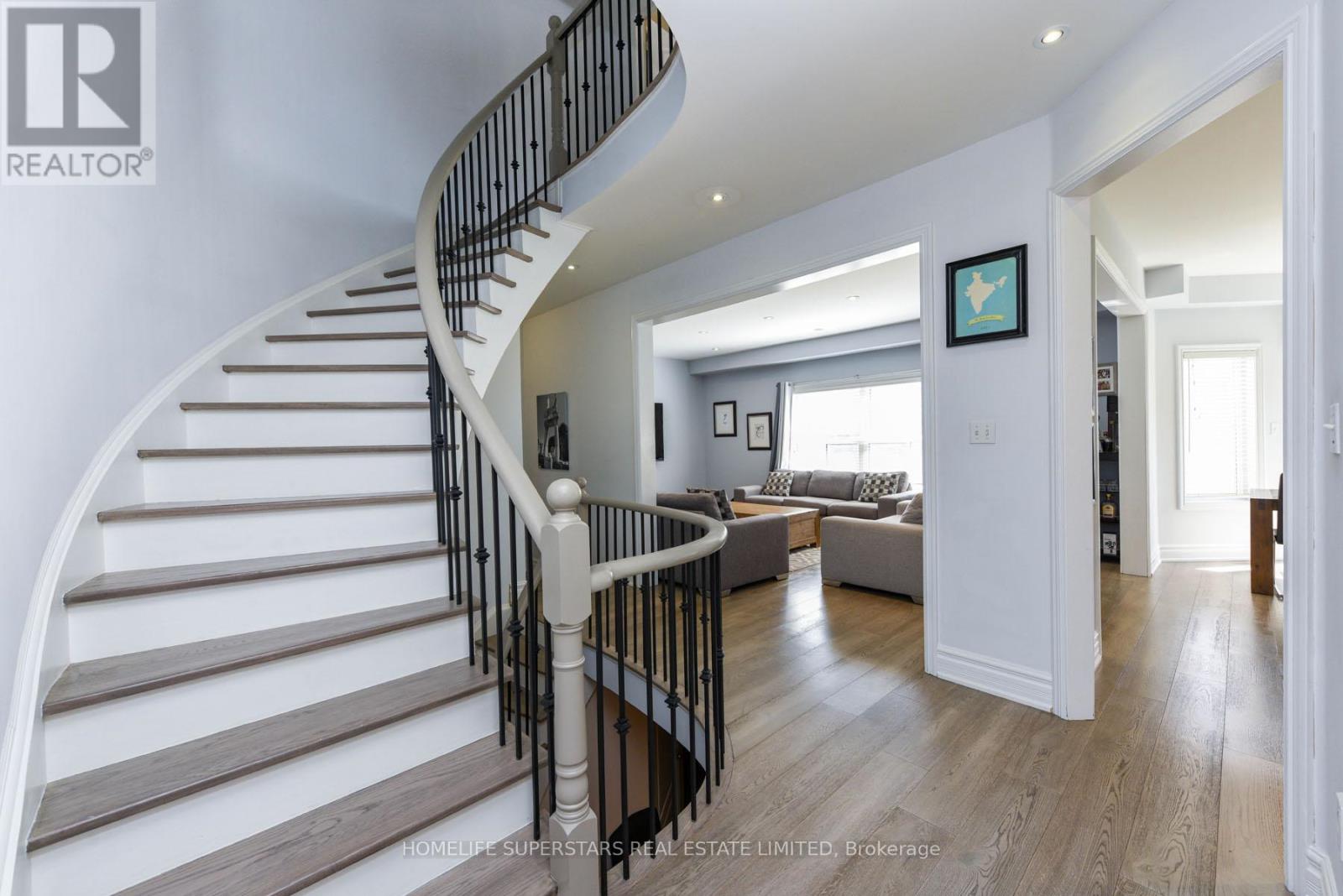 3856 Brinwood Gate, Mississauga, Ontario  L5M 7H2 - Photo 6 - W12292132