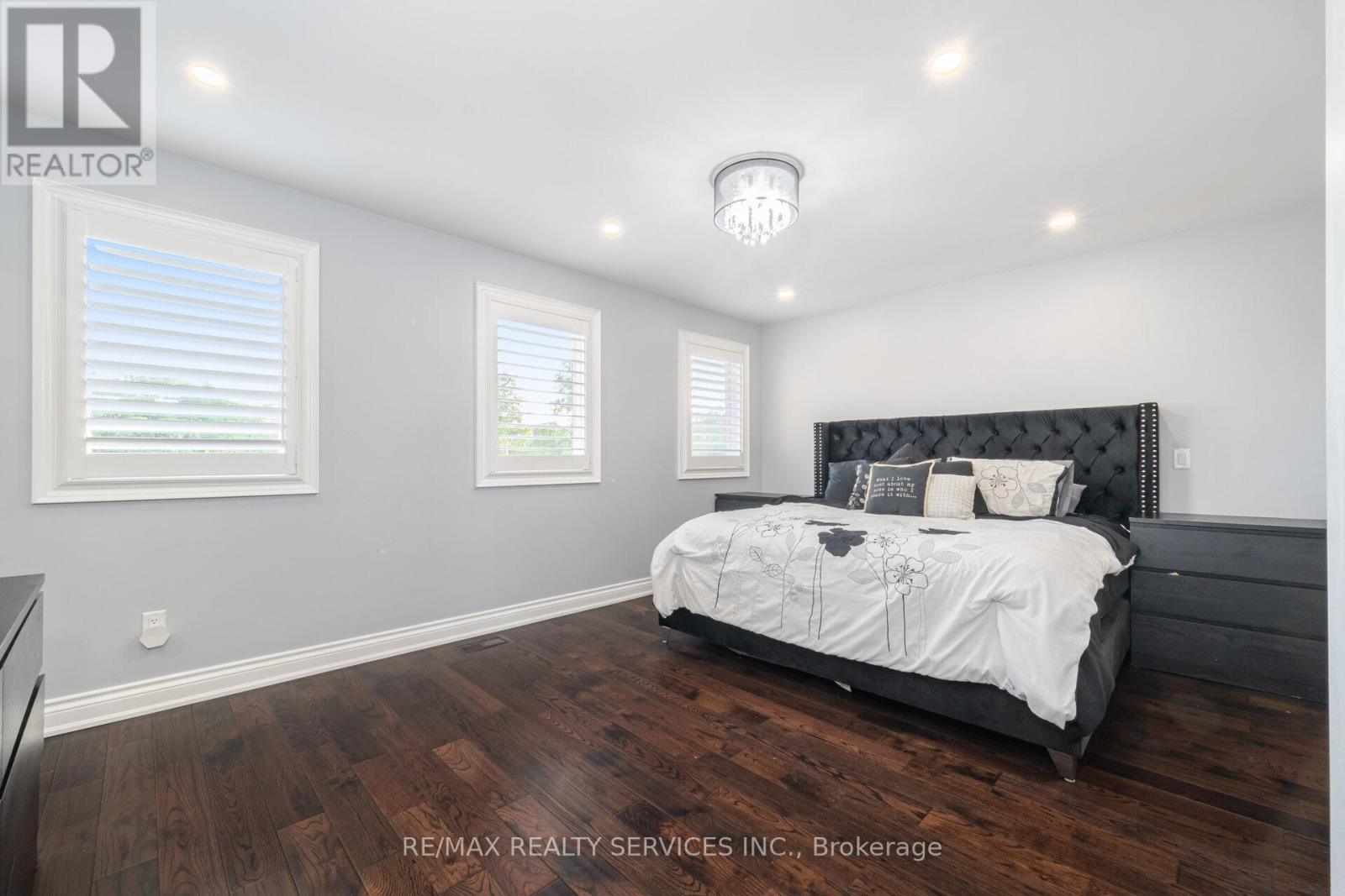 32 Niles Court, Brampton (Westgate), Ontario  L6S 5T5 - Photo 29 - W12292152
