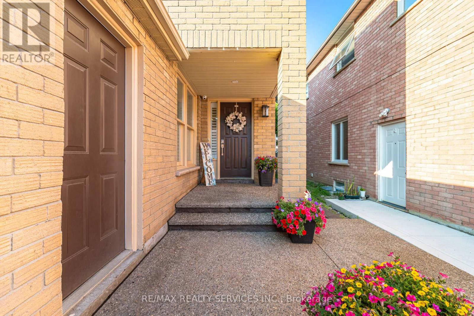 Property at 32 NILES COURT image 3