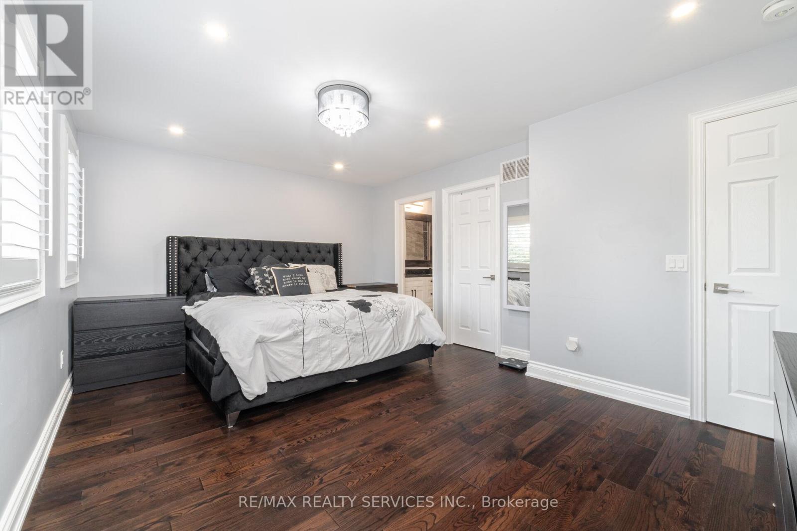 32 Niles Court, Brampton (Westgate), Ontario  L6S 5T5 - Photo 30 - W12292152