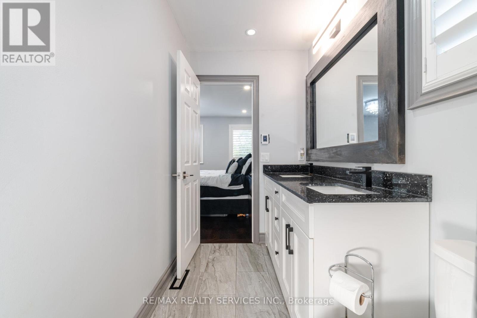 32 Niles Court, Brampton (Westgate), Ontario  L6S 5T5 - Photo 34 - W12292152