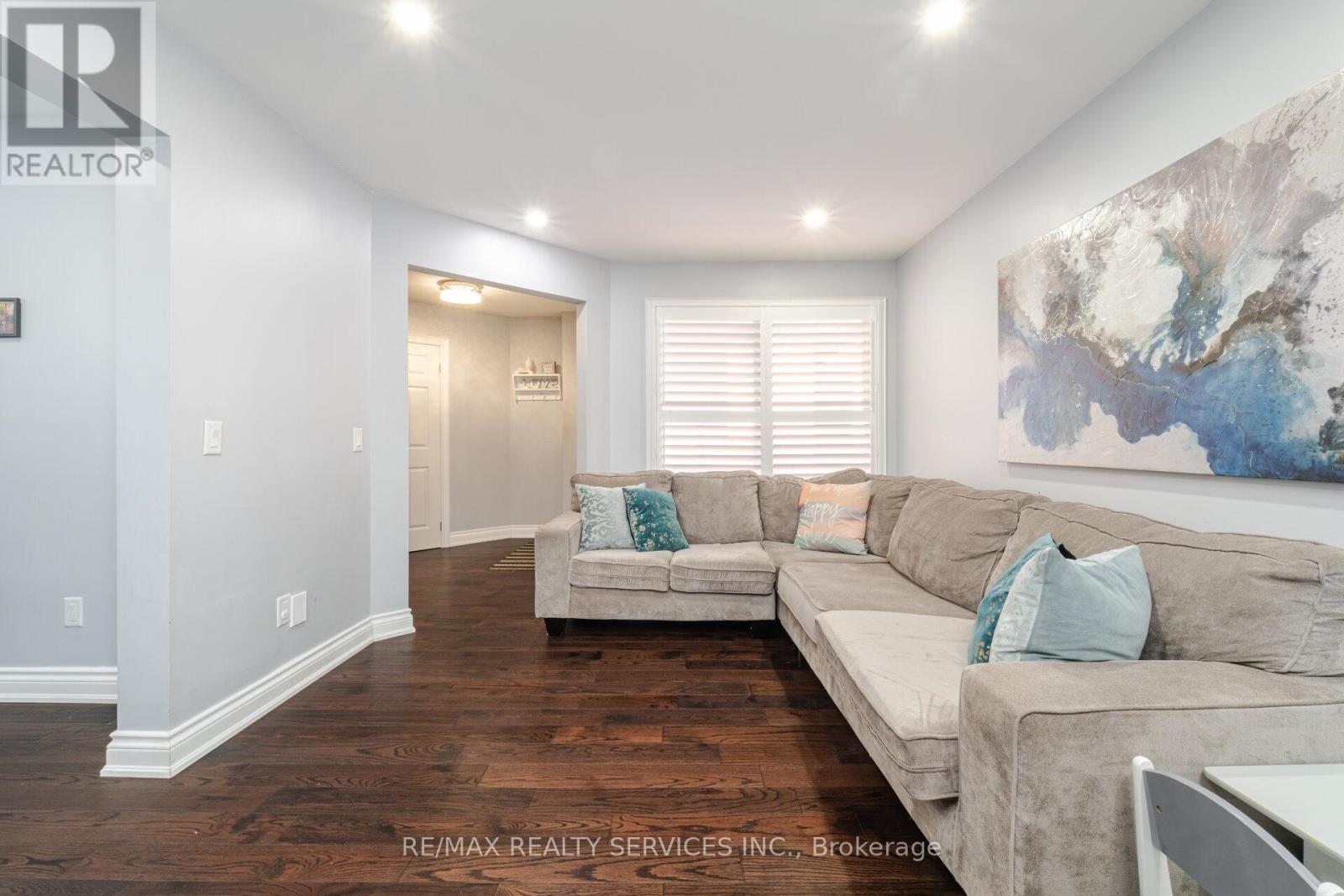 32 Niles Court, Brampton (Westgate), Ontario  L6S 5T5 - Photo 9 - W12292152