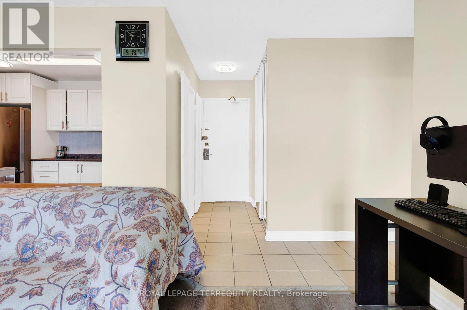 709 - 335 Driftwood Avenue, Toronto, Ontario  M3N 2P3 - Photo 8 - W12292163