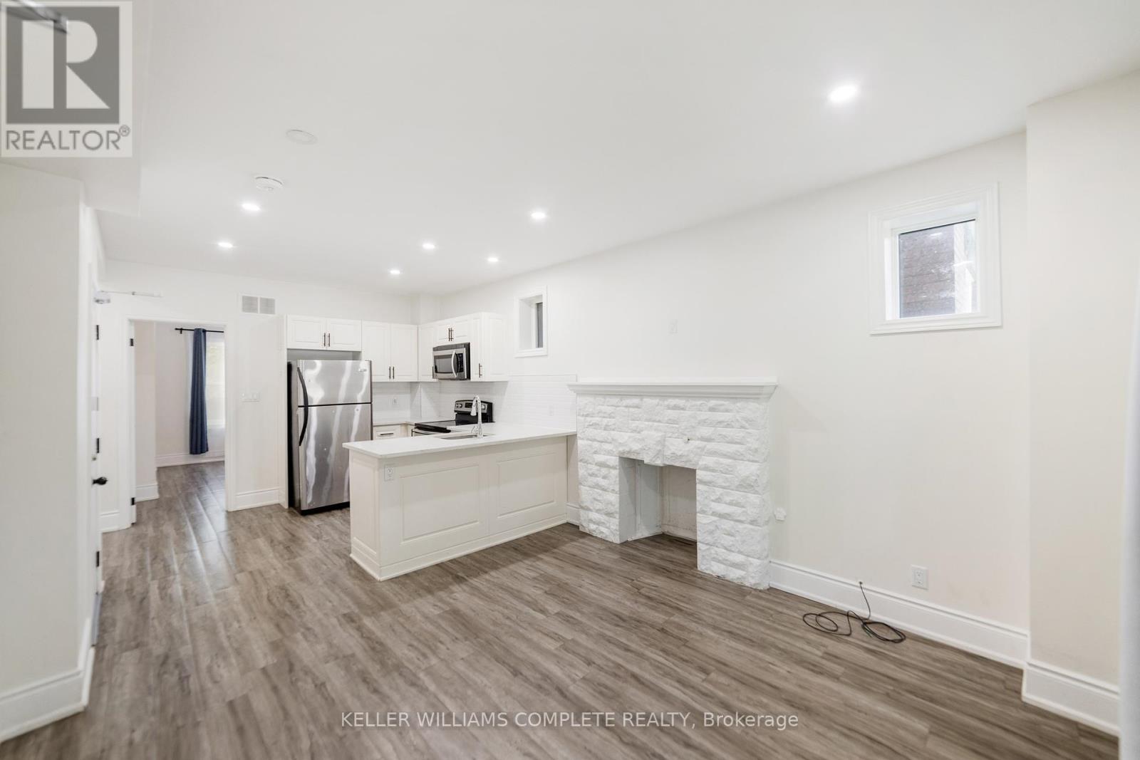 Property at 27 MELROSE AVENUE S image 5