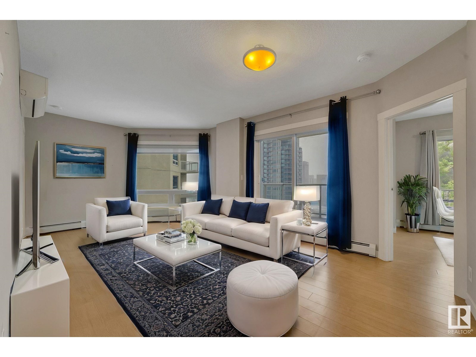 #2107 10410 102 AV NW, Edmonton, Alberta