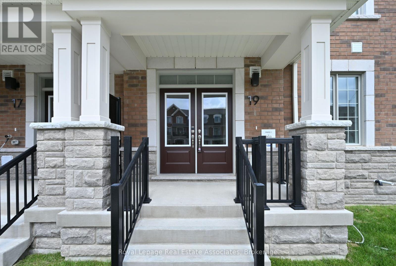 Property at 19 CULLINGTREE PLACE image 2