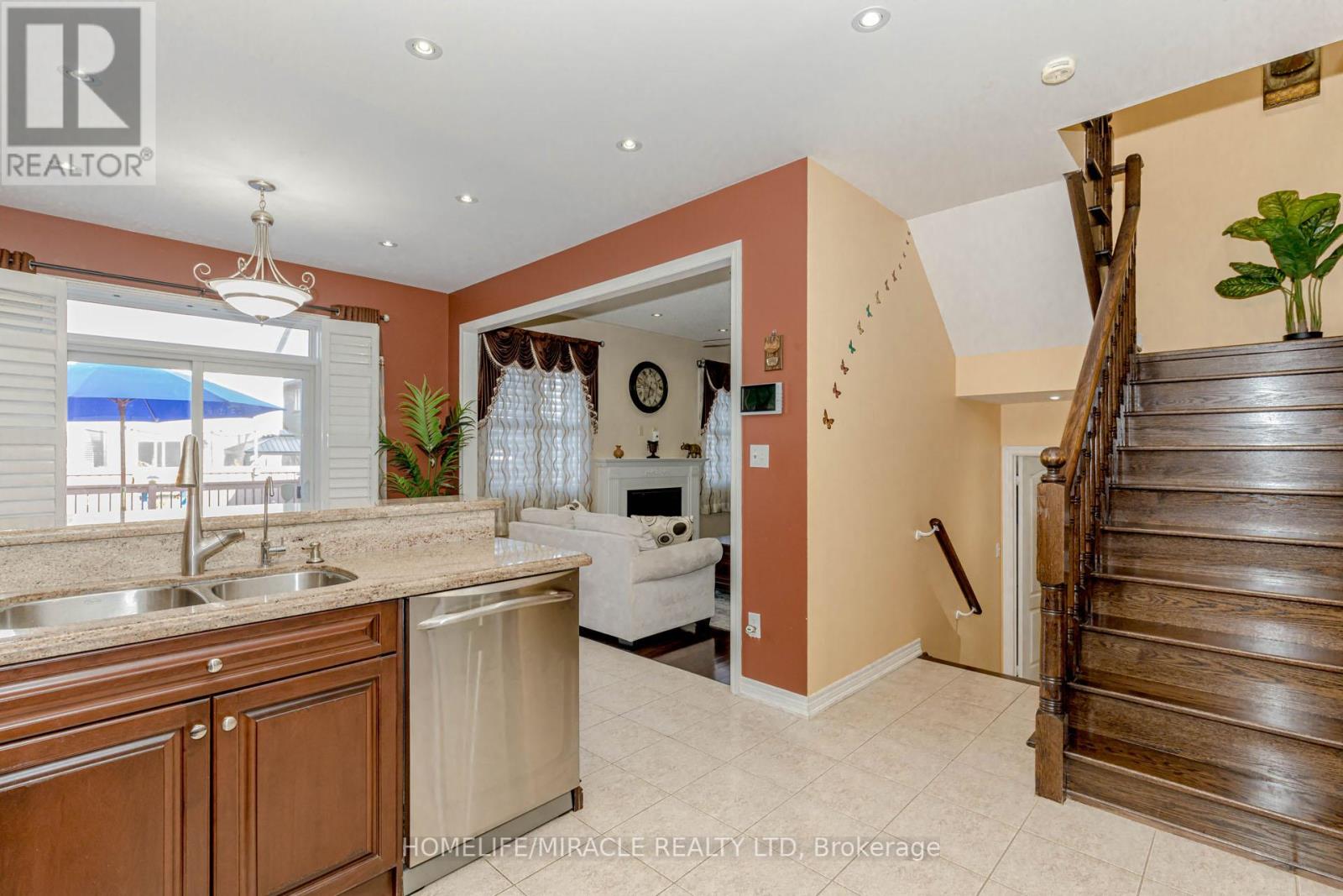 27 Fossil Street, Brampton (Bram East), Ontario  L6P 3G7 - Photo 15 - W12292069